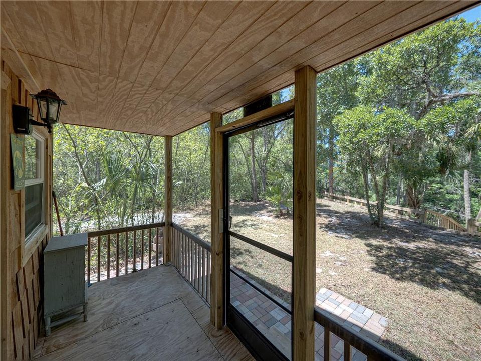 Под контрактом: $1,025,000 (4 спален, 3 ванн, 2942 Квадратных фут)