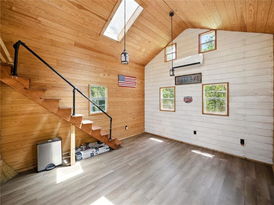 Под контрактом: $1,025,000 (4 спален, 3 ванн, 2942 Квадратных фут)