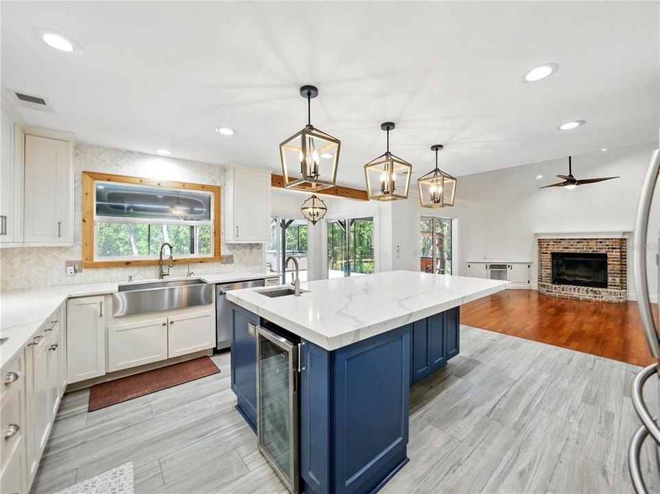 Под контрактом: $1,025,000 (4 спален, 3 ванн, 2942 Квадратных фут)