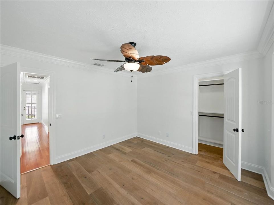 Под контрактом: $1,025,000 (4 спален, 3 ванн, 2942 Квадратных фут)