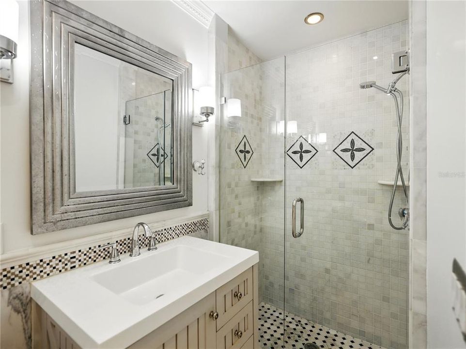 Под контрактом: $1,025,000 (4 спален, 3 ванн, 2942 Квадратных фут)