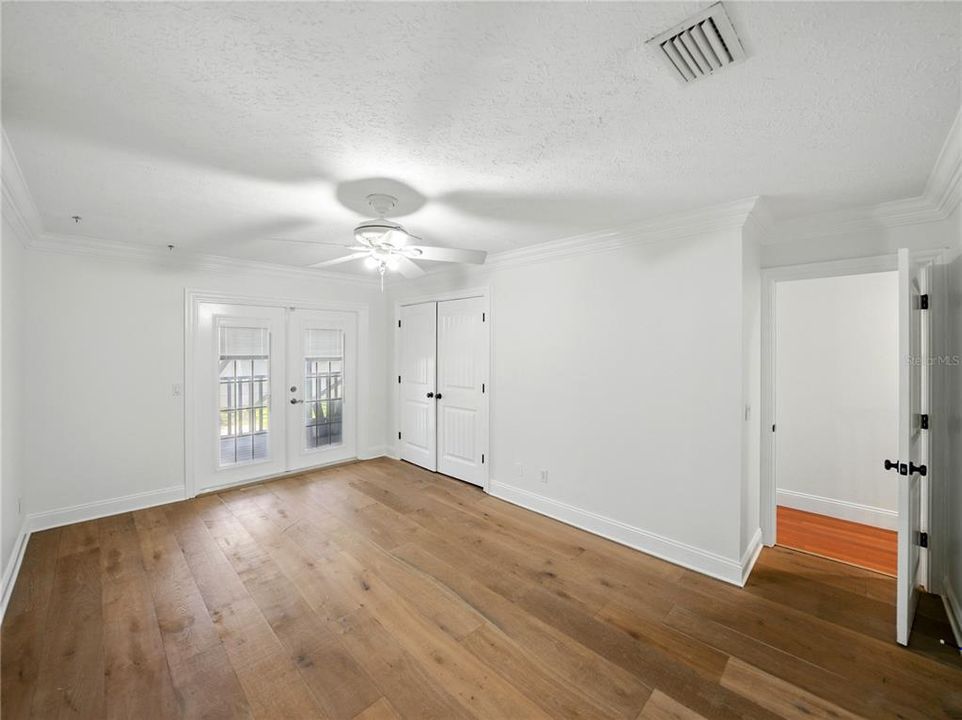 Под контрактом: $1,025,000 (4 спален, 3 ванн, 2942 Квадратных фут)