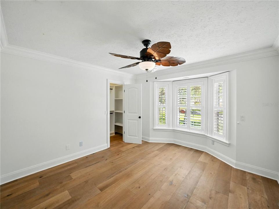 Под контрактом: $1,025,000 (4 спален, 3 ванн, 2942 Квадратных фут)