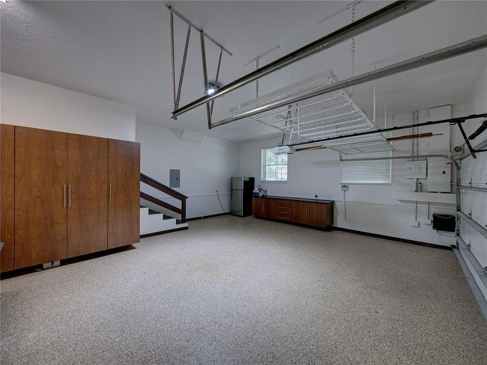 Под контрактом: $1,025,000 (4 спален, 3 ванн, 2942 Квадратных фут)