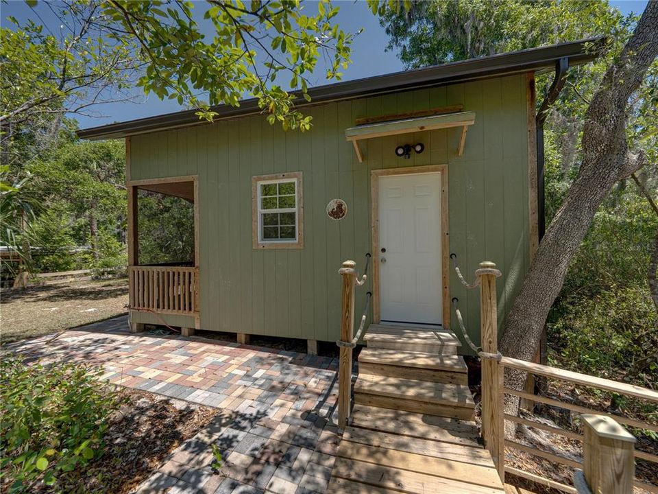 Под контрактом: $1,025,000 (4 спален, 3 ванн, 2942 Квадратных фут)