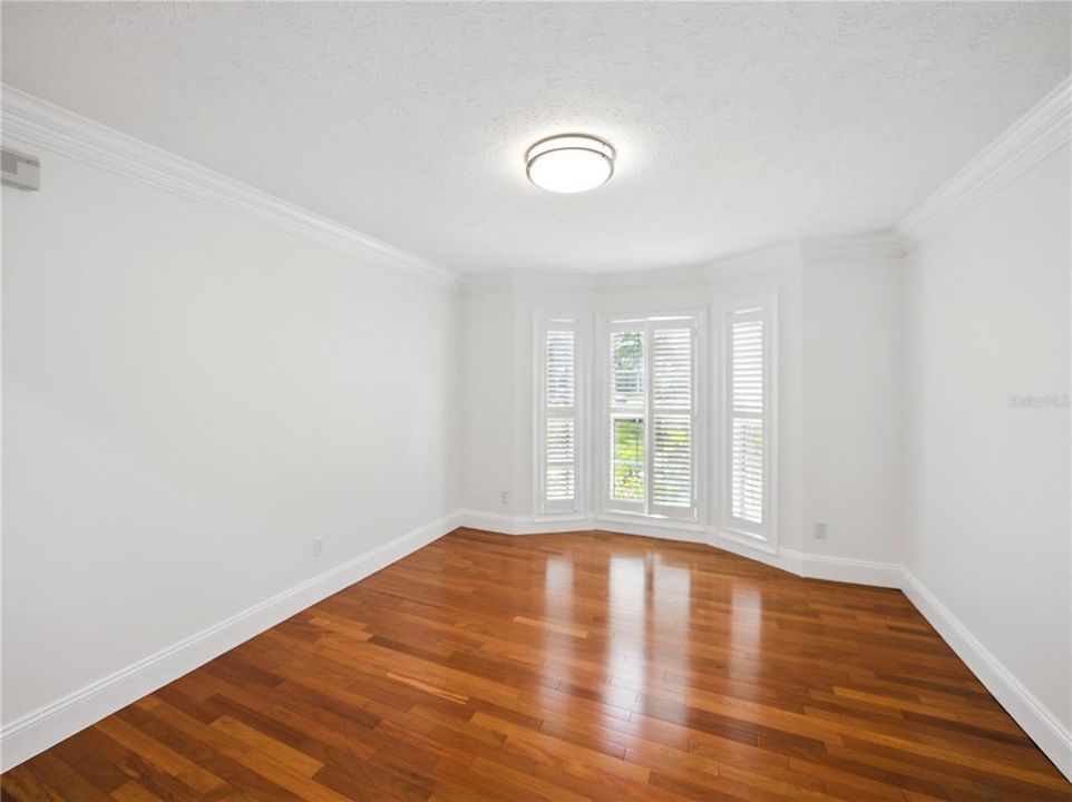 Под контрактом: $1,025,000 (4 спален, 3 ванн, 2942 Квадратных фут)