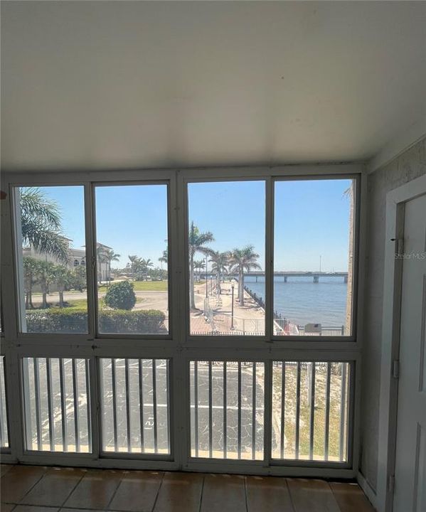 待售: $295,500 (2 贝兹, 2 浴室, 1077 平方英尺)