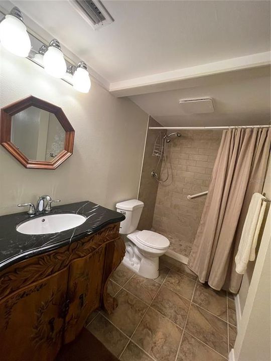 待售: $295,500 (2 贝兹, 2 浴室, 1077 平方英尺)