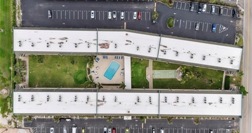 待售: $295,500 (2 贝兹, 2 浴室, 1077 平方英尺)