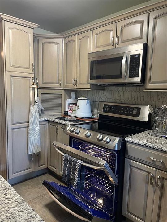 待售: $295,500 (2 贝兹, 2 浴室, 1077 平方英尺)