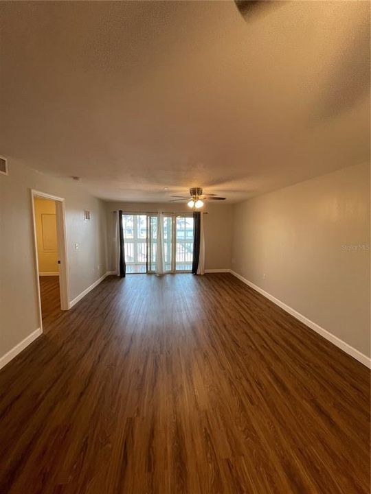 待售: $295,500 (2 贝兹, 2 浴室, 1077 平方英尺)