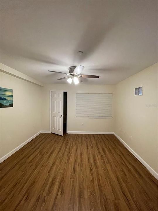 待售: $295,500 (2 贝兹, 2 浴室, 1077 平方英尺)