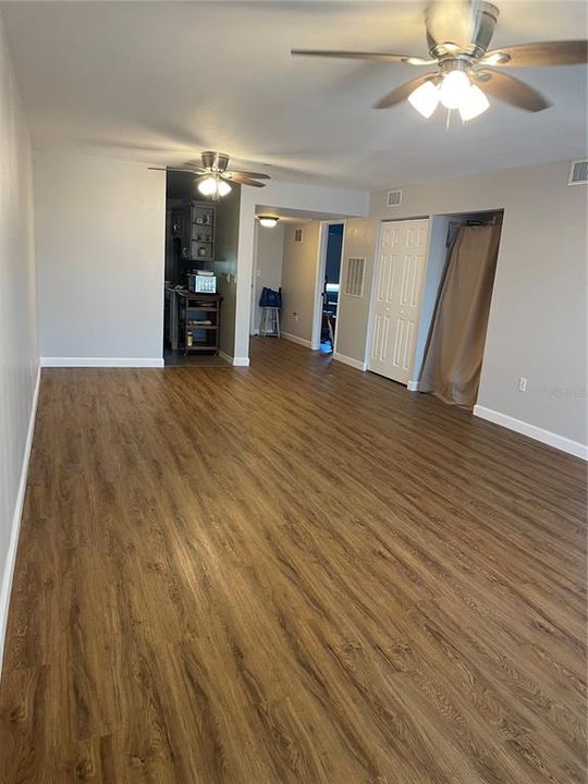 待售: $295,500 (2 贝兹, 2 浴室, 1077 平方英尺)