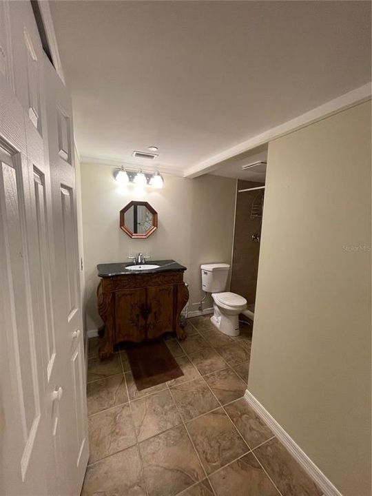 待售: $295,500 (2 贝兹, 2 浴室, 1077 平方英尺)