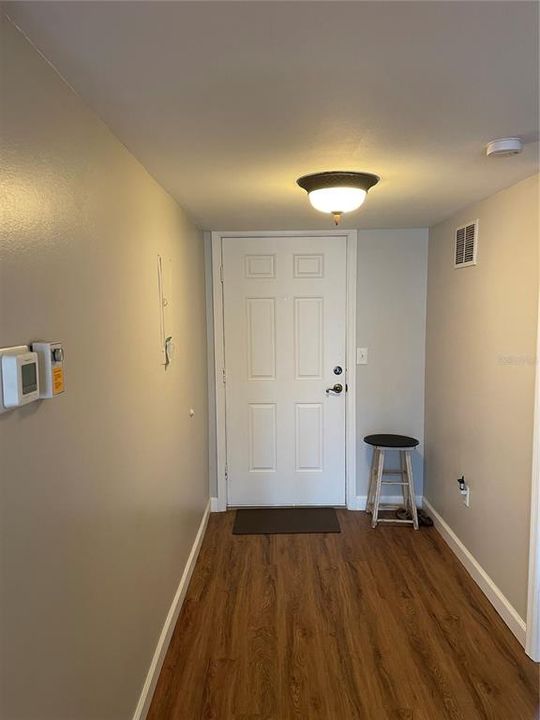 待售: $295,500 (2 贝兹, 2 浴室, 1077 平方英尺)