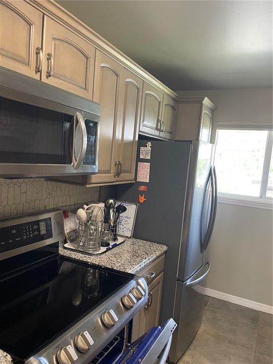 待售: $295,500 (2 贝兹, 2 浴室, 1077 平方英尺)