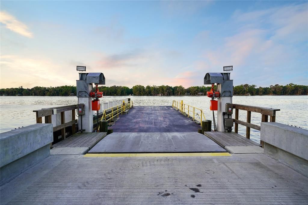 En Venta: $950,000 (82.82 acres)