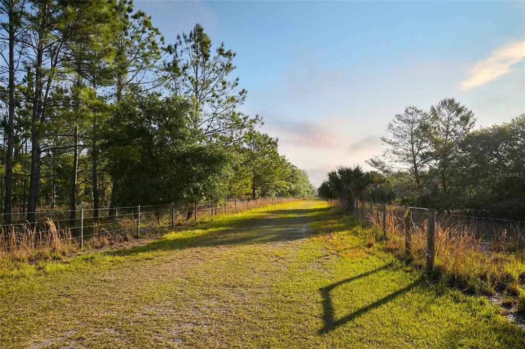 En Venta: $950,000 (82.82 acres)