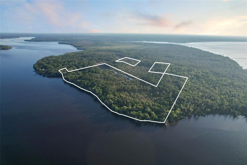 En Venta: $950,000 (82.82 acres)