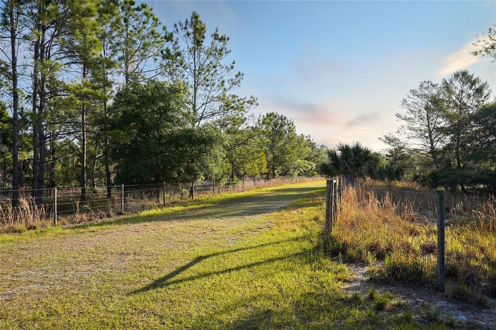 En Venta: $950,000 (82.82 acres)