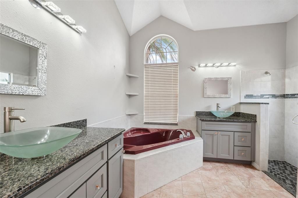 Activo con contrato: $415,000 (5 camas, 3 baños, 2238 Pies cuadrados)