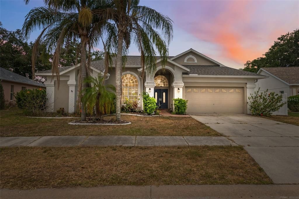 Activo con contrato: $415,000 (5 camas, 3 baños, 2238 Pies cuadrados)