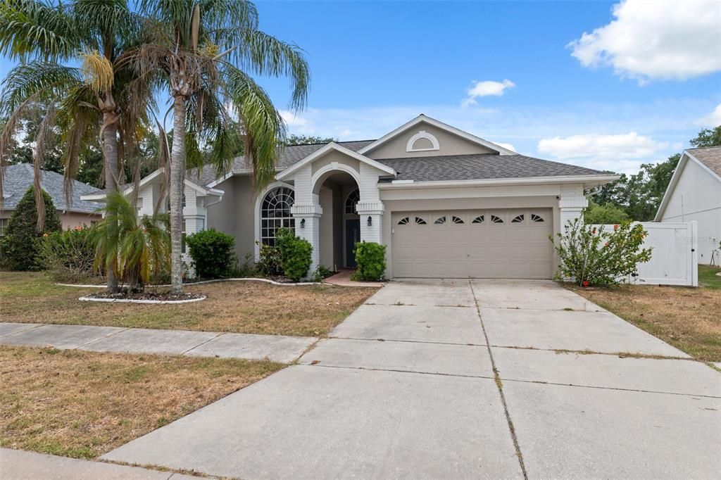 Activo con contrato: $415,000 (5 camas, 3 baños, 2238 Pies cuadrados)