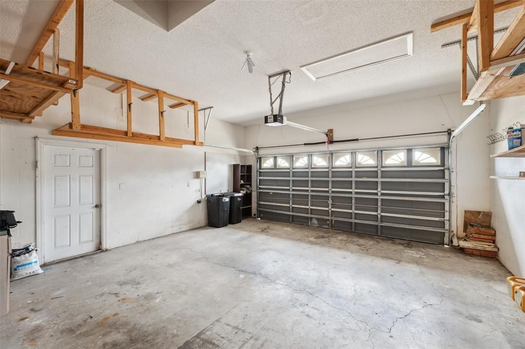 Activo con contrato: $415,000 (5 camas, 3 baños, 2238 Pies cuadrados)