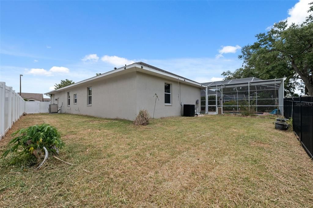 Activo con contrato: $415,000 (5 camas, 3 baños, 2238 Pies cuadrados)