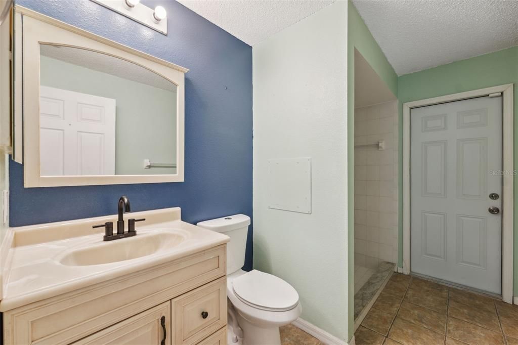 Activo con contrato: $415,000 (5 camas, 3 baños, 2238 Pies cuadrados)