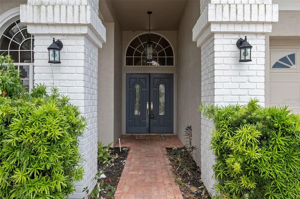 Activo con contrato: $415,000 (5 camas, 3 baños, 2238 Pies cuadrados)