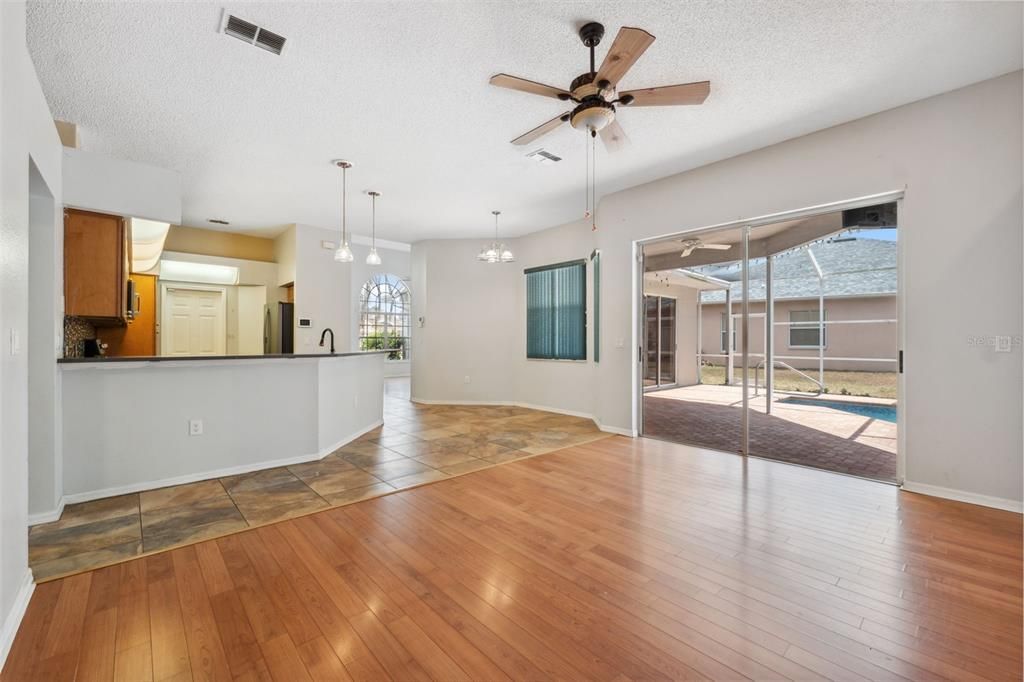 Activo con contrato: $415,000 (5 camas, 3 baños, 2238 Pies cuadrados)