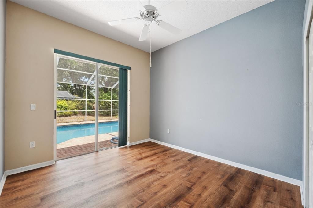 Activo con contrato: $415,000 (5 camas, 3 baños, 2238 Pies cuadrados)