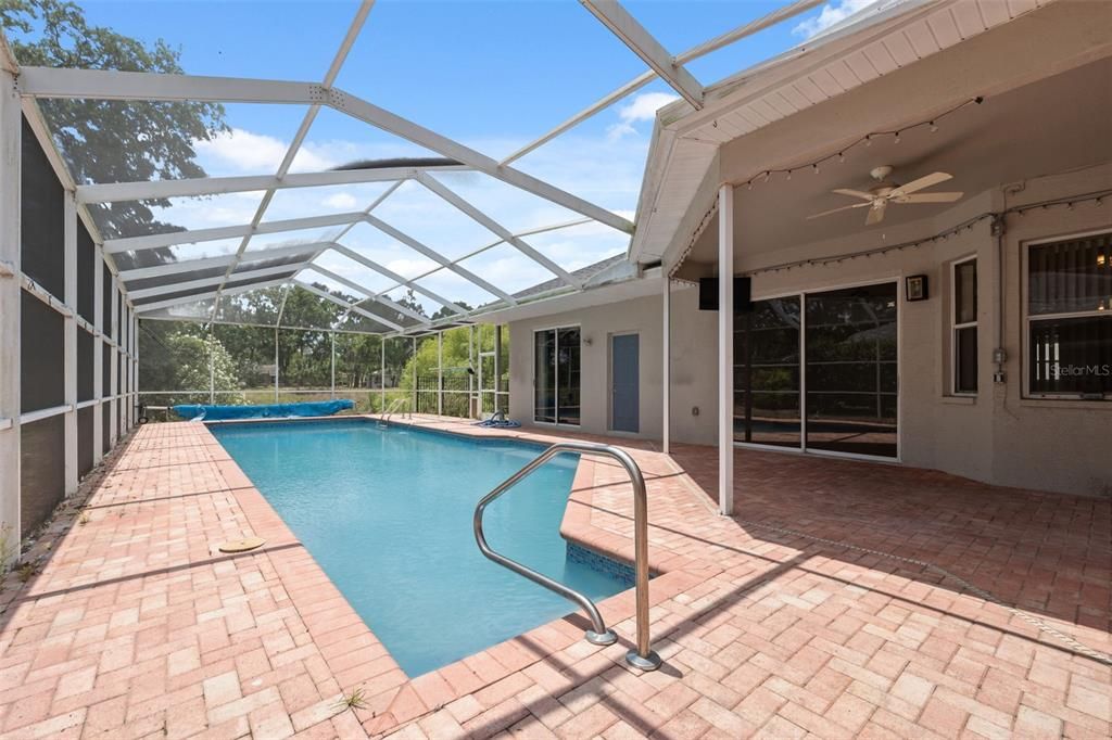 Activo con contrato: $415,000 (5 camas, 3 baños, 2238 Pies cuadrados)