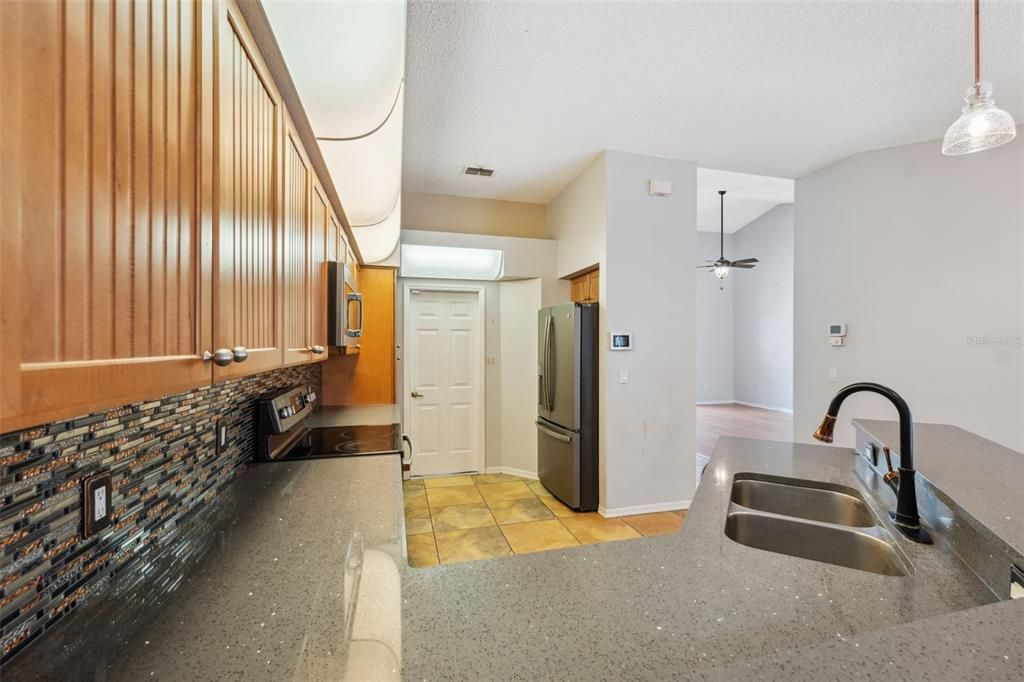 Activo con contrato: $415,000 (5 camas, 3 baños, 2238 Pies cuadrados)