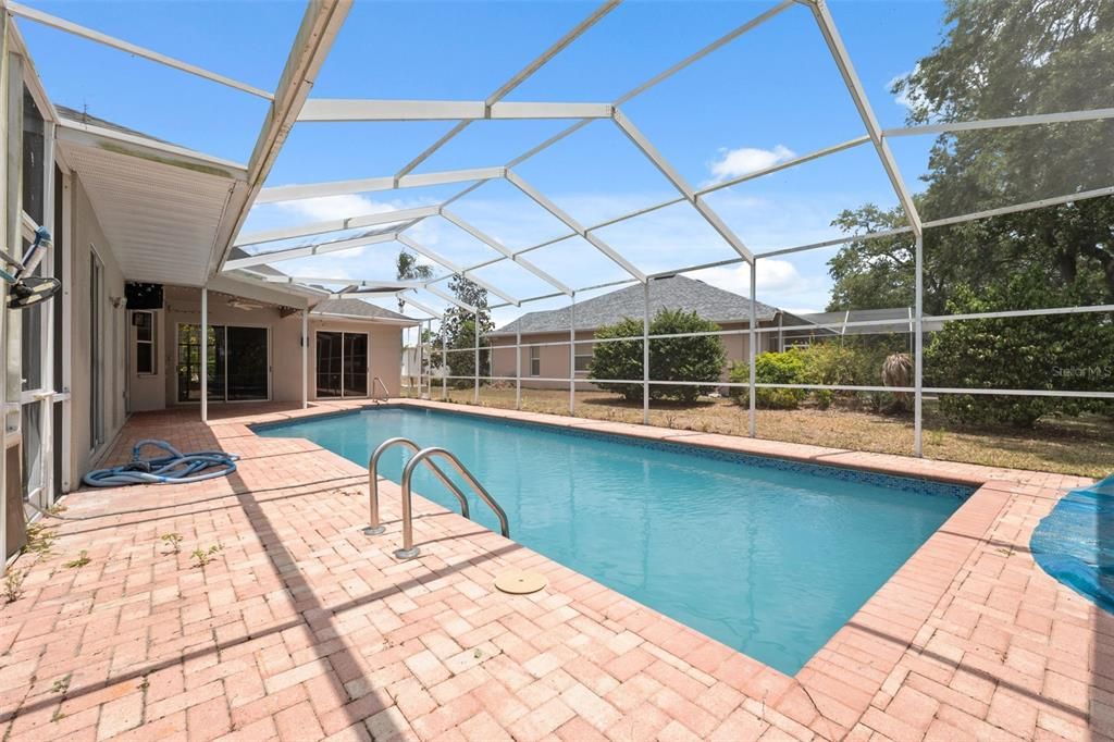 Activo con contrato: $415,000 (5 camas, 3 baños, 2238 Pies cuadrados)