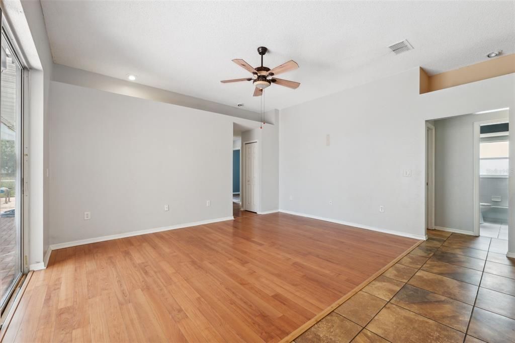 Activo con contrato: $415,000 (5 camas, 3 baños, 2238 Pies cuadrados)