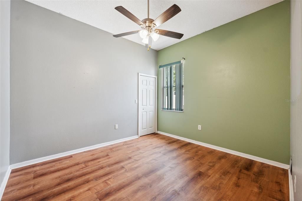 Activo con contrato: $415,000 (5 camas, 3 baños, 2238 Pies cuadrados)