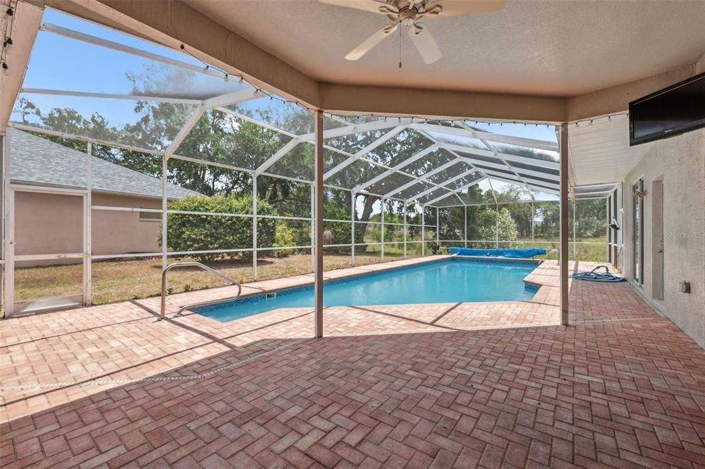 Activo con contrato: $415,000 (5 camas, 3 baños, 2238 Pies cuadrados)