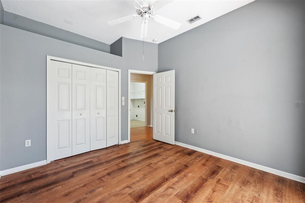 Activo con contrato: $415,000 (5 camas, 3 baños, 2238 Pies cuadrados)