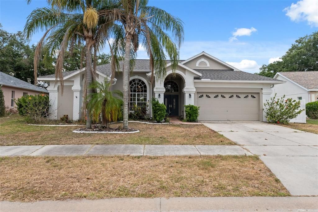 Activo con contrato: $415,000 (5 camas, 3 baños, 2238 Pies cuadrados)