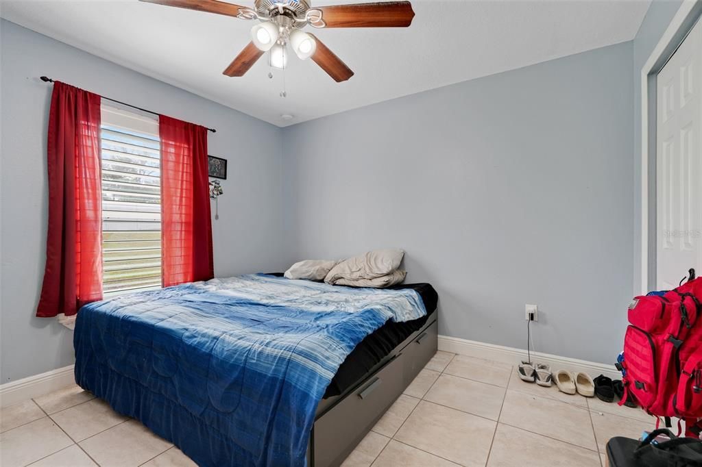 Activo con contrato: $300,000 (4 camas, 3 baños, 1999 Pies cuadrados)