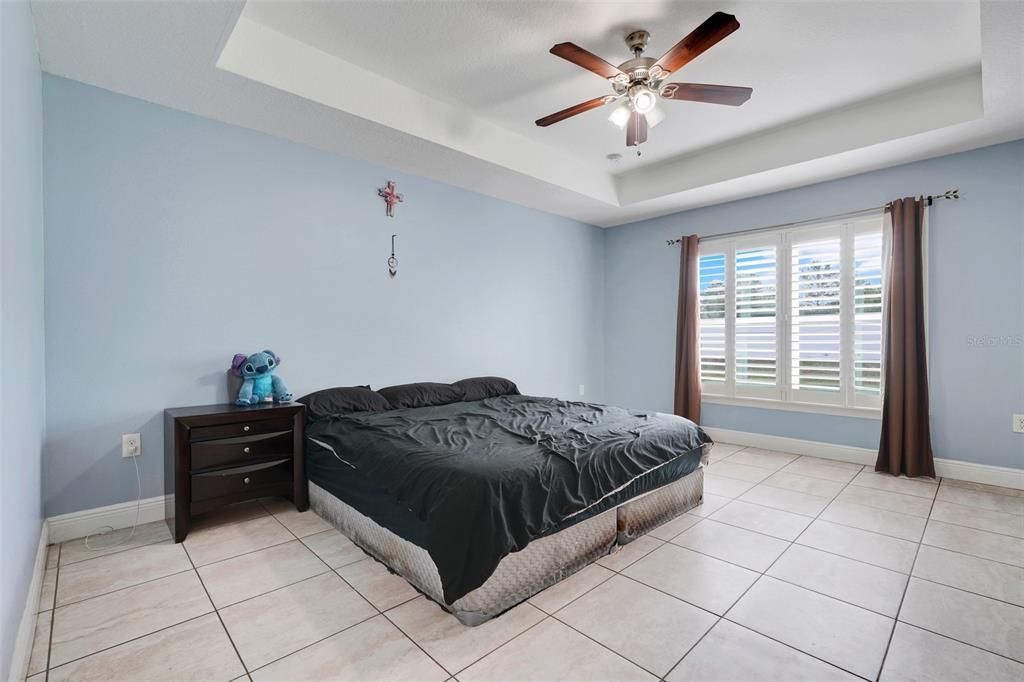 Activo con contrato: $300,000 (4 camas, 3 baños, 1999 Pies cuadrados)