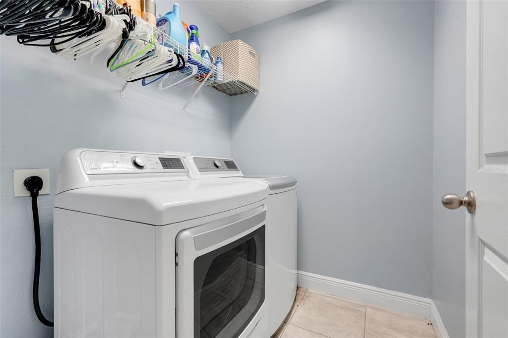 Activo con contrato: $300,000 (4 camas, 3 baños, 1999 Pies cuadrados)