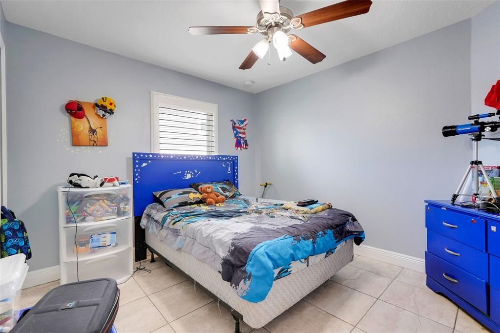 Activo con contrato: $300,000 (4 camas, 3 baños, 1999 Pies cuadrados)