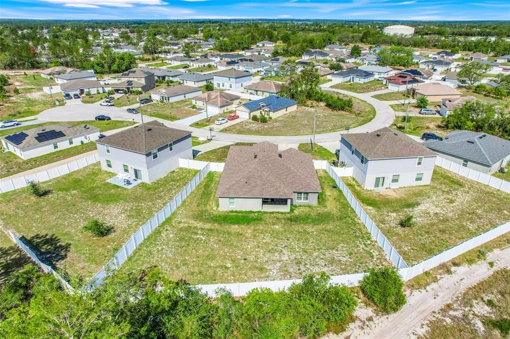 Activo con contrato: $300,000 (4 camas, 3 baños, 1999 Pies cuadrados)