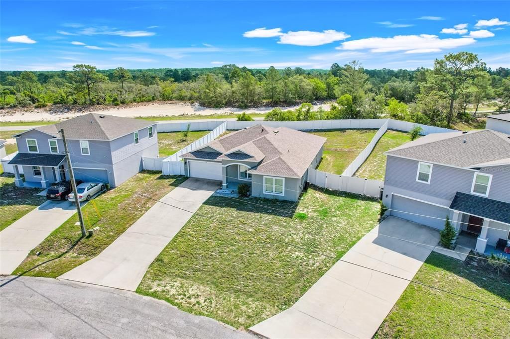 Activo con contrato: $300,000 (4 camas, 3 baños, 1999 Pies cuadrados)