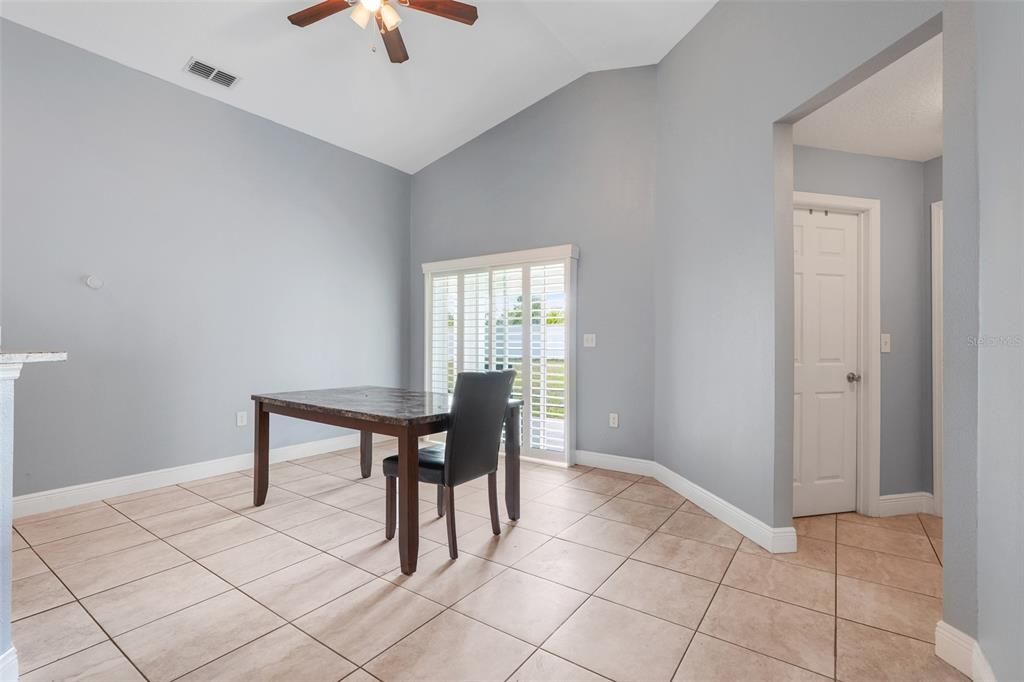 Activo con contrato: $300,000 (4 camas, 3 baños, 1999 Pies cuadrados)