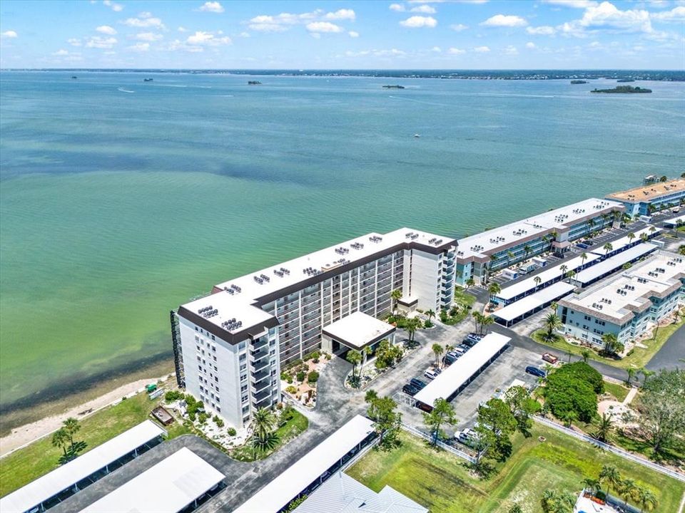 En Venta: $349,000 (2 camas, 2 baños, 975 Pies cuadrados)