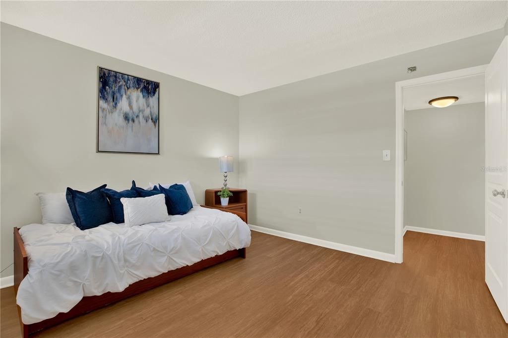 En Venta: $349,000 (2 camas, 2 baños, 975 Pies cuadrados)